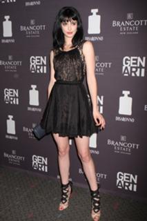 Krysten Ritter feet photo thumbnail