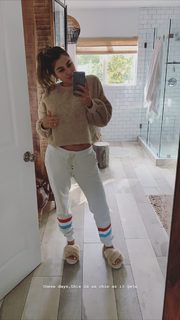 Daniella Monet feet photo thumbnail
