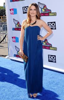 Sophia Bush feet photo thumbnail