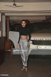 Malaika Arora feet photo thumbnail