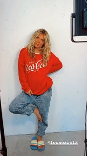 Carolina Dieckmann feet photo thumbnail