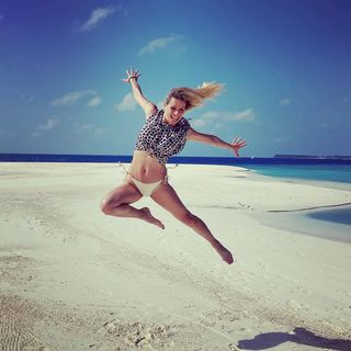 Michelle Hunziker feet photo thumbnail