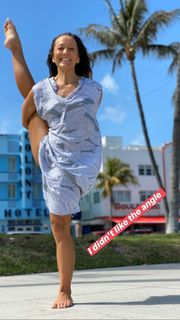 Kino MacGregor feet photo thumbnail