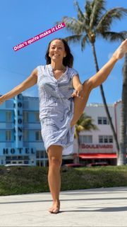 Kino MacGregor feet photo thumbnail