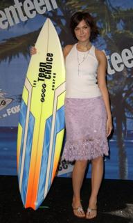 Mandy Moore feet photo thumbnail