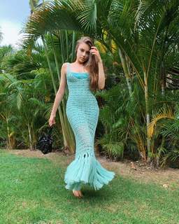 Xenia Tchoumitcheva feet photo thumbnail