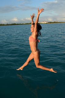 Brooke Burke feet photo thumbnail