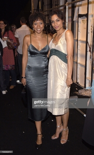 Rosario Dawson feet photo thumbnail