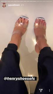 Juliana Salimeni feet photo thumbnail