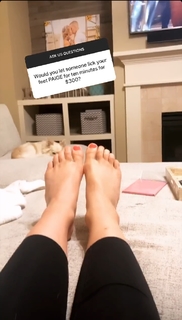Paige VanZant feet photo thumbnail