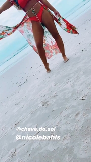 Nicole Bahls feet photo thumbnail