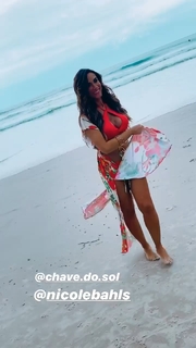 Nicole Bahls feet photo thumbnail