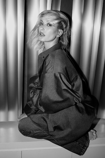 Hailey Bieber feet photo thumbnail