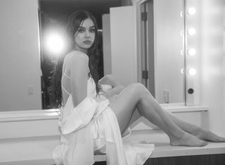 Hailee Steinfeld feet photo thumbnail