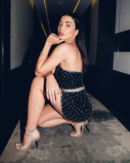 Amy Jackson feet photo thumbnail