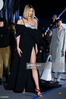 Karlie Kloss feet photo thumbnail
