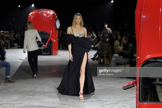 Karlie Kloss feet photo thumbnail