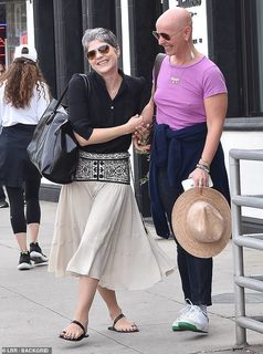 Selma Blair feet photo thumbnail