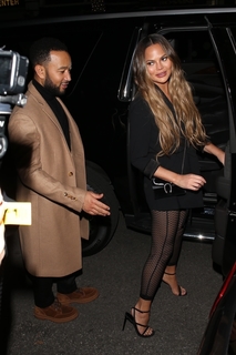 Chrissy Teigen feet photo thumbnail