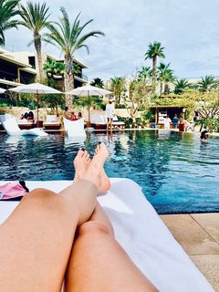 Charlize Theron feet photo thumbnail