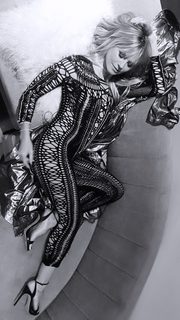 Heidi Klum feet photo thumbnail