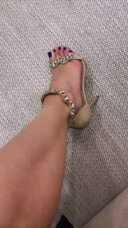Alaine Crissiê feet photo thumbnail