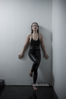 Olivia Wilde feet photo thumbnail