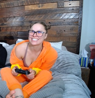 Ronda Rousey feet photo thumbnail