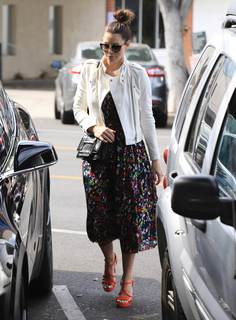Jessica Biel feet photo thumbnail