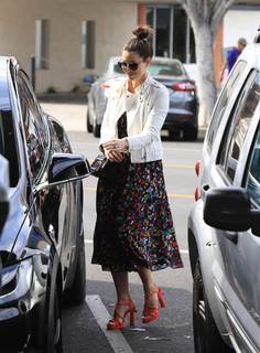 Jessica Biel feet photo thumbnail