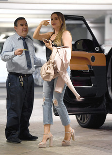 Sofía Vergara feet photo thumbnail
