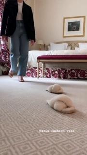 Maisie Williams feet photo thumbnail