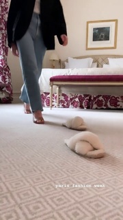 Maisie Williams feet photo thumbnail