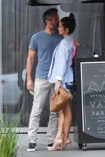 Brooke Burke feet photo thumbnail