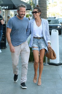Brooke Burke feet photo thumbnail