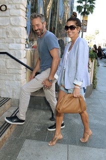 Brooke Burke feet photo thumbnail