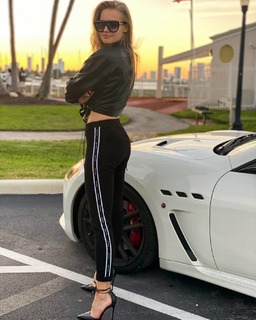 Karolina Pisarek feet photo thumbnail