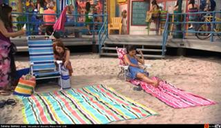 Selena Gomez feet photo thumbnail