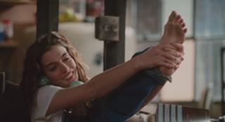 Anne Hathaway feet photo thumbnail