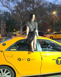 Lucy Hale feet photo thumbnail