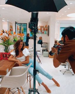 Isis Valverde feet photo thumbnail