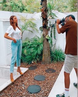 Isis Valverde feet photo thumbnail