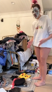 Gabbie Hanna feet photo thumbnail