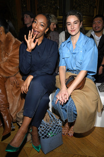 Shailene Woodley feet photo thumbnail