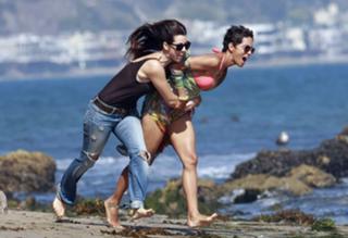 Halle Berry feet photo thumbnail