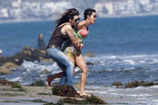 Halle Berry feet photo thumbnail