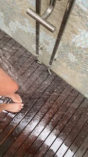 Kylie Jenner feet photo thumbnail