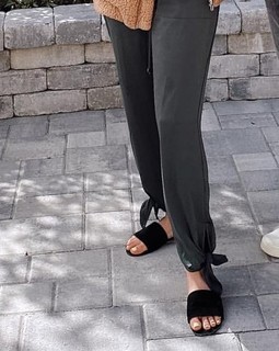 Daniella Monet feet photo thumbnail