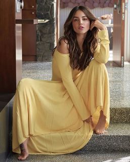 Eiza González feet photo thumbnail