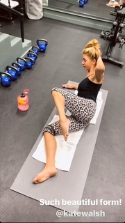 Kate Walsh feet photo thumbnail